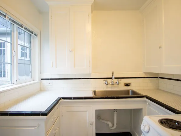 2010 SE Sherman St APT 2, Portland, OR 97214