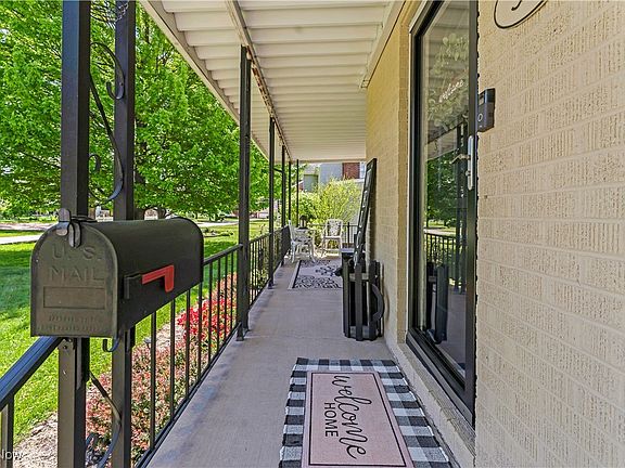 4th image of 379 Foster Dr NE