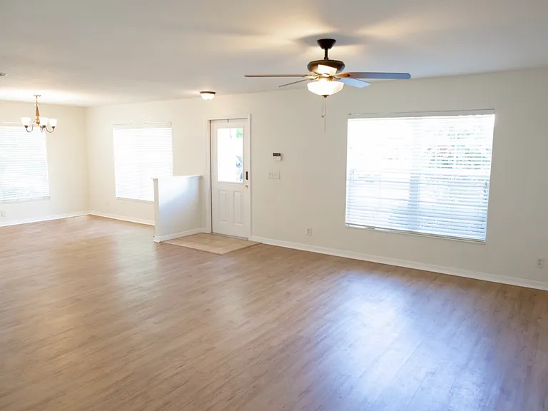 9426 Charlesberg Dr — Photo 13