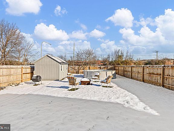 3rd image of 109 Skeet Cir E