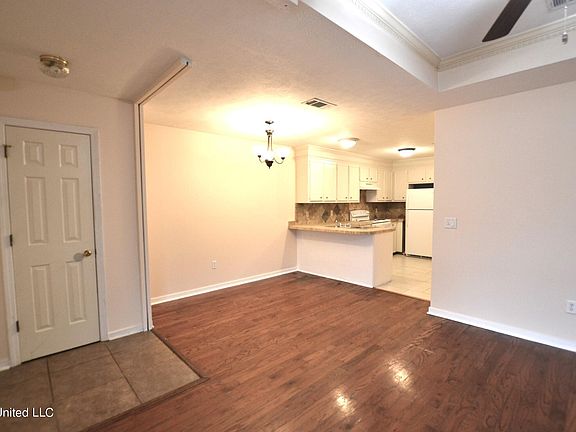 2nd image of 106 Brendalwood Ln #B