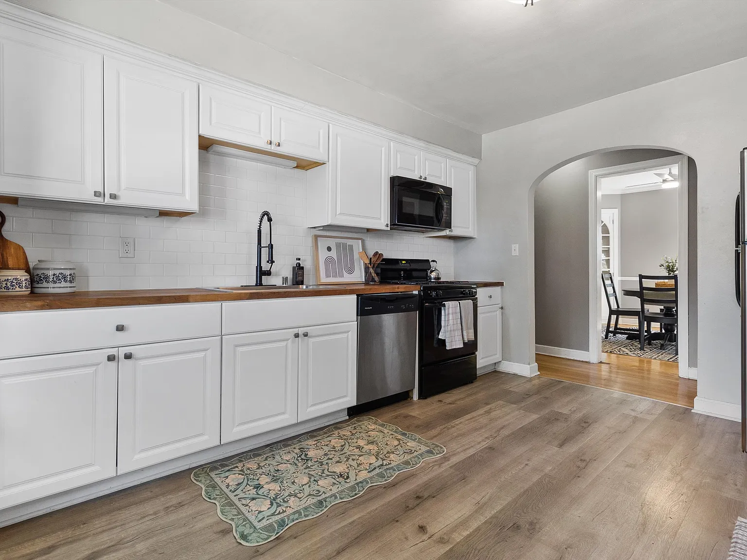 2 bed, 1500 sqft, $1,900 — Photo 2