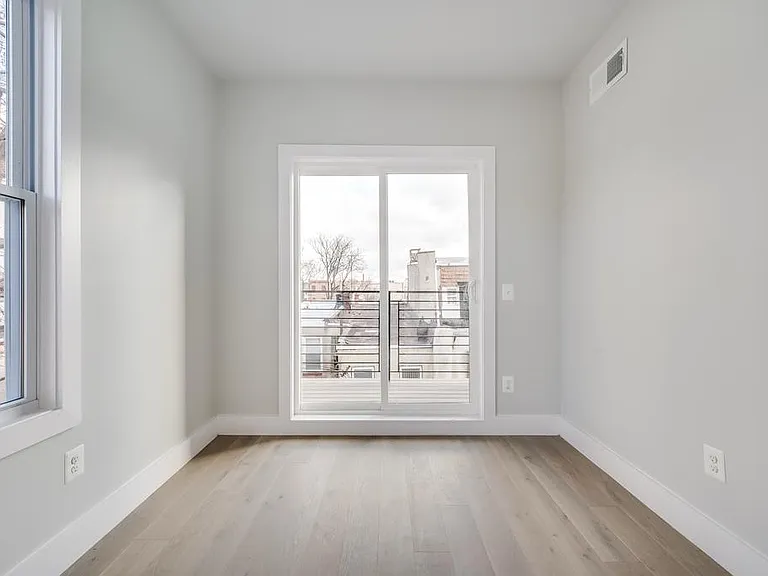 1903 N Taylor St — Photo 15