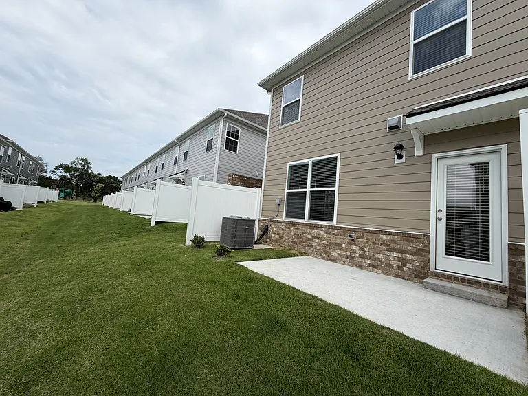 4913 Mowbray Way — Photo 16