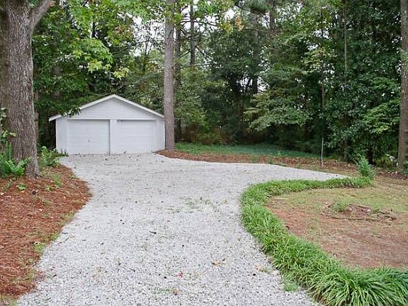 2 Car Garage w Turnaround