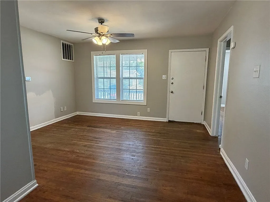 2 bed, 1.5 bath, 758 sqft, $1,395 — Photo 2