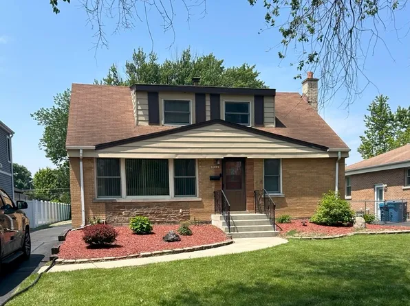 956 S Cadwell Ave, Elmhurst, IL 60126