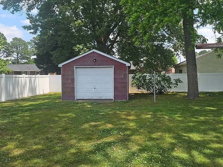 309 Lenore Trl — Photo 22