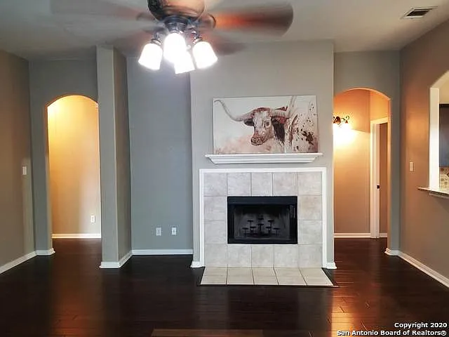 3 bed, 2.0 bath, 1788 sqft, $2,050 — Photo 2