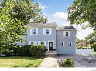 8 Thompson St, Larchmont, NY 10538