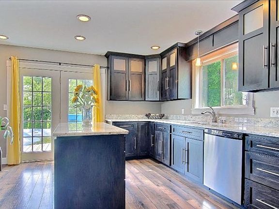 5th image of 945 Sweet Cicely Dr