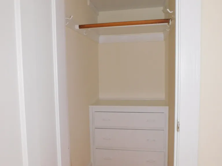 915 Greenleaf St #2E — Photo 3