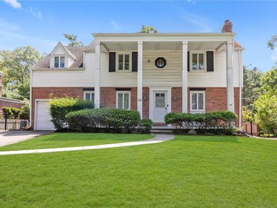 22 Woodland Place, Great Neck, NY, 11021