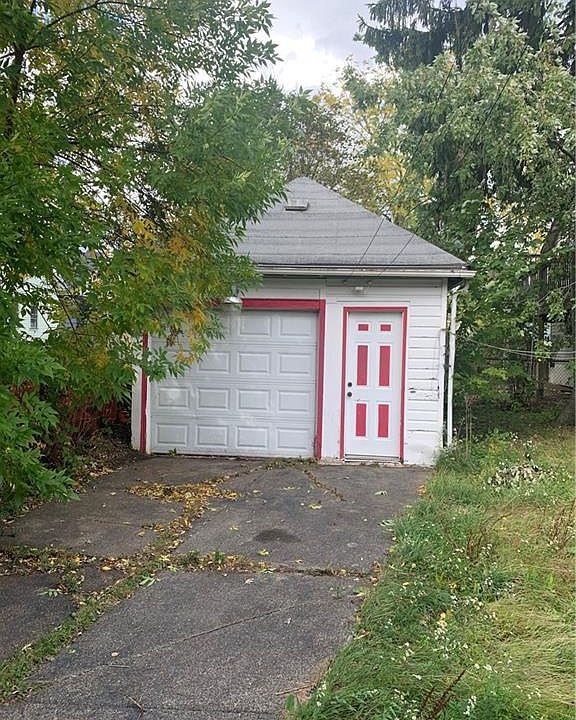 2nd image of 932 Northland Ave