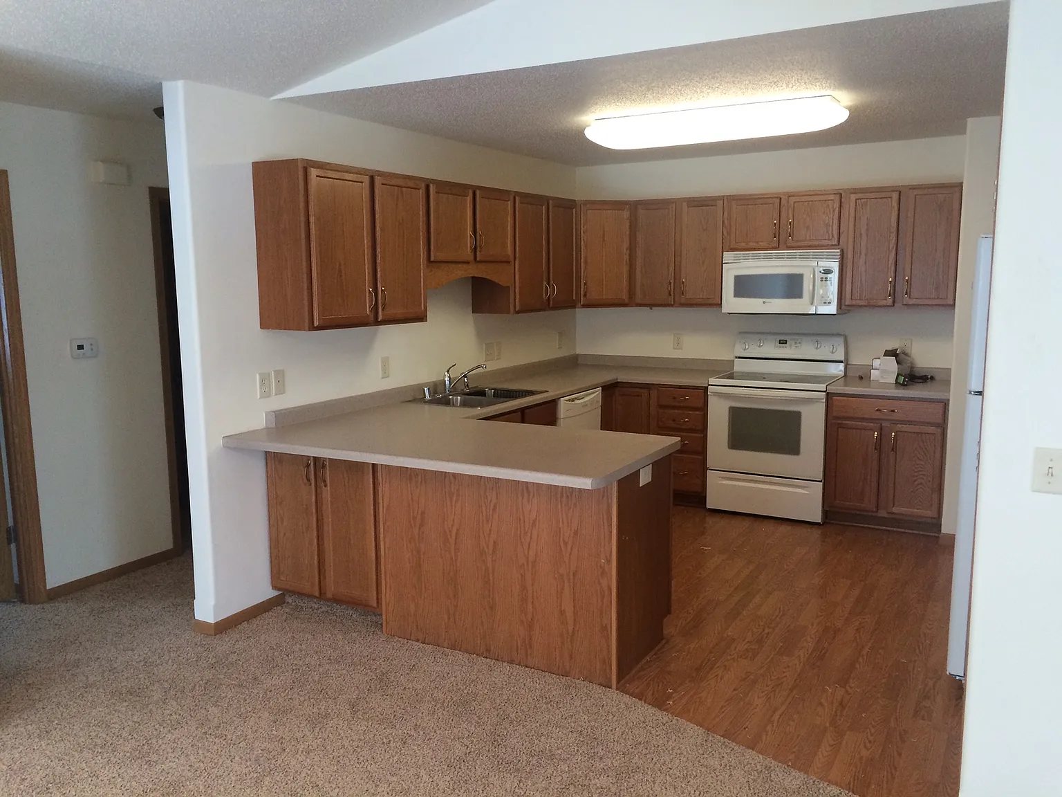 2 bed, 1.5 bath, 1250 sqft, $1,295 — Photo 2