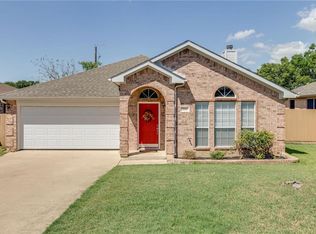 1016 Gaines Mills Rd, Grand Prairie, TX 75052