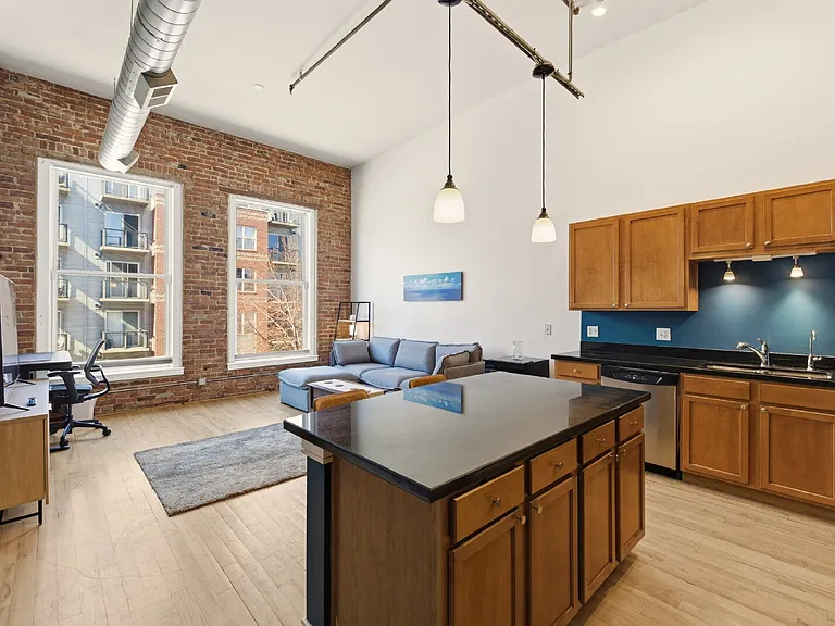 2441 N Broadway #203 — Photo 10