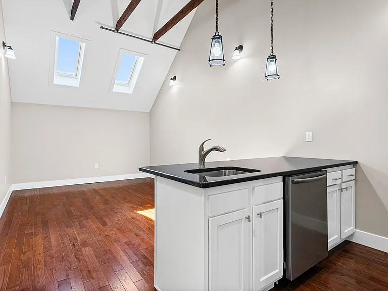 521 Warren St #4 — Photo 31