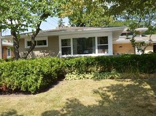 399 E Huntington Ln, Elmhurst, IL 60126