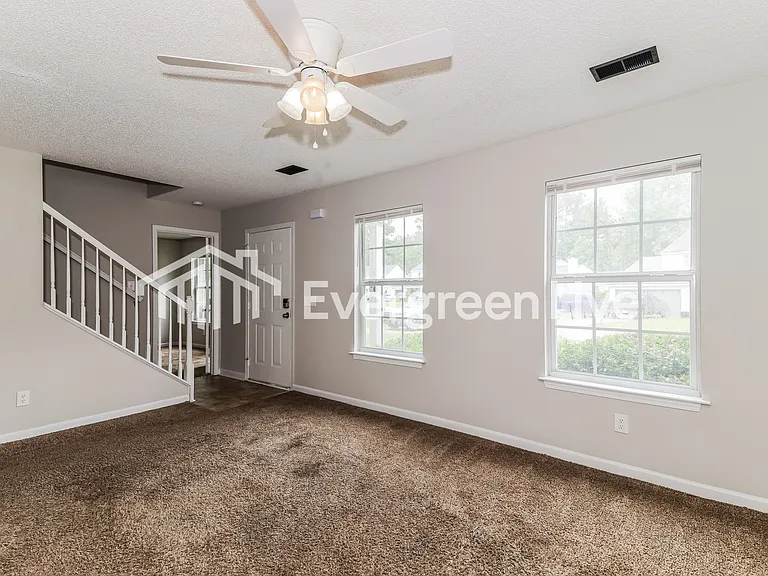 519 Oakbrook Village Rd — Photo 2