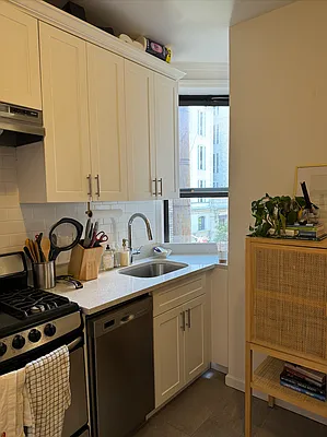 Rented by Current Real Estate Advisors | media 7