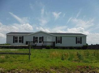 202 Busch Dr, Richlands, NC 28574