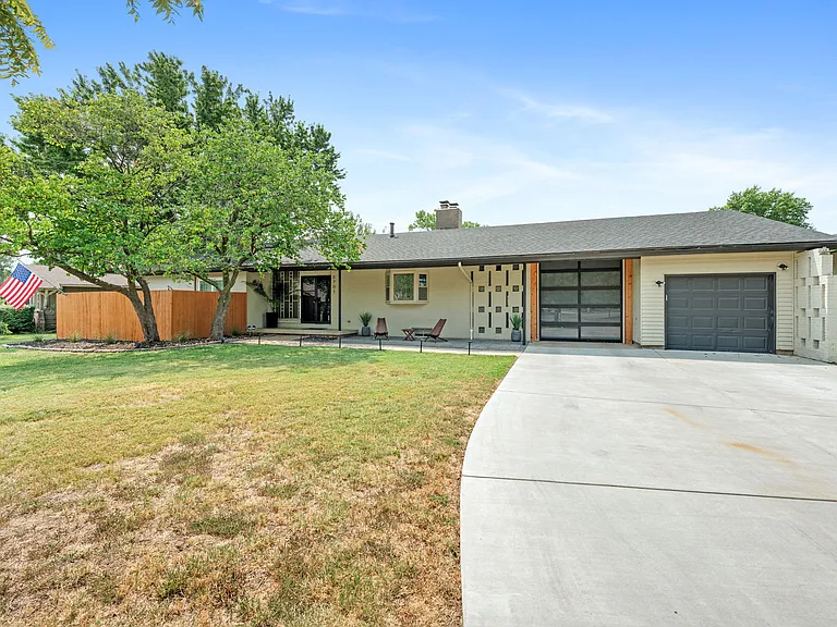 5701 E Perryton St — Photo 2