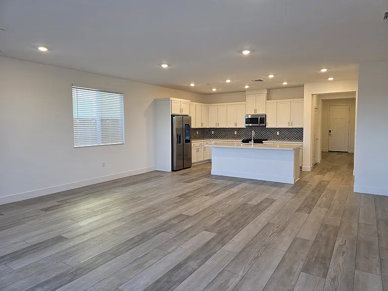 2649 Dashwood St — Photo 2