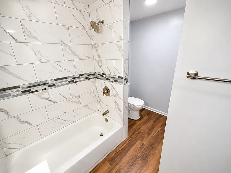 1549 W Chicago Ave #3 — Photo 5