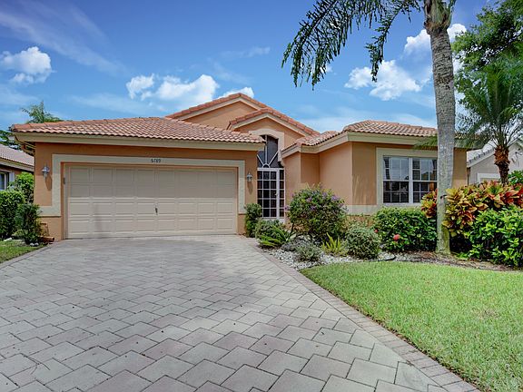 Home For Sale In Lakeridge Greens