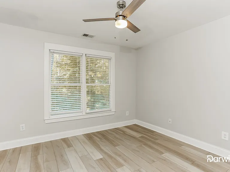 149 Lincoln Dr — Photo 12