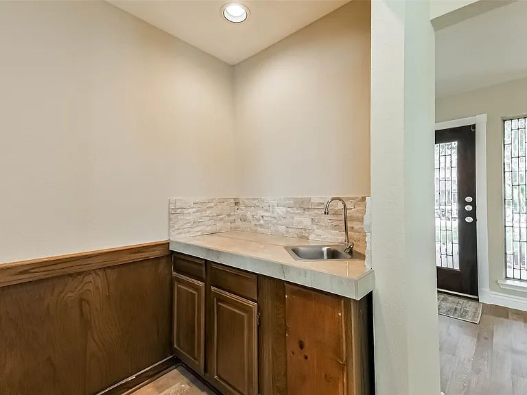 3911 Cherry Forest Dr — Photo 9