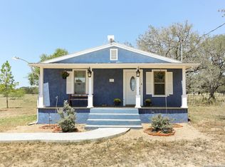 90 Clear Lake Loop, Poteet, TX 78065