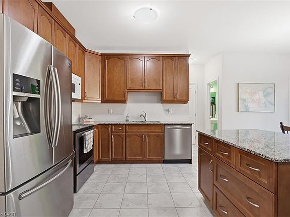 3rd image of 18 Vic Chambers Pl