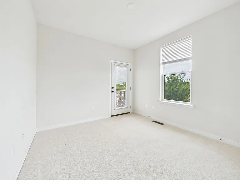 1900 Roseneath Rd #10B — Photo 19