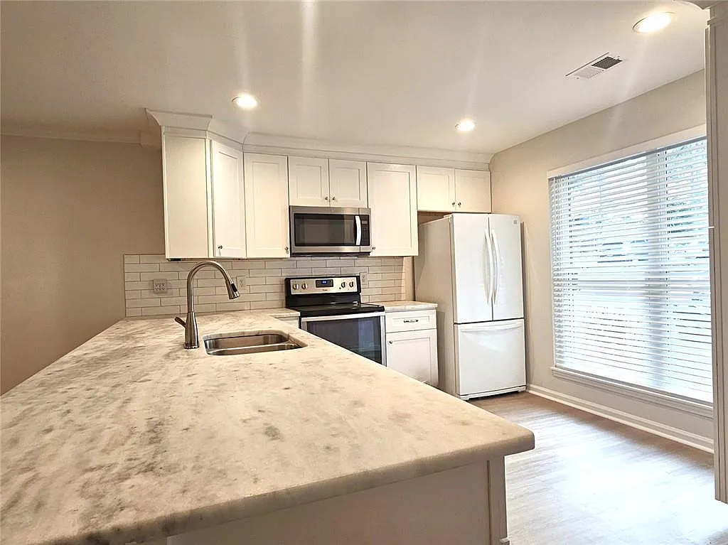 3 bed, 2.5 bath, 1564 sqft, $2,695 — Photo 4