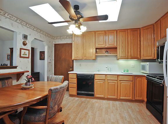 5th image of 9739 Lowell Ave