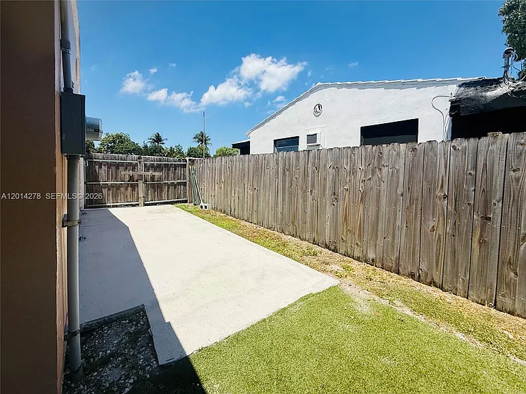 2318 Dewey St — Photo 22