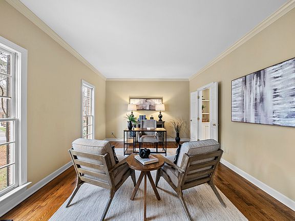 4th image of 208 Stoneleigh Dr