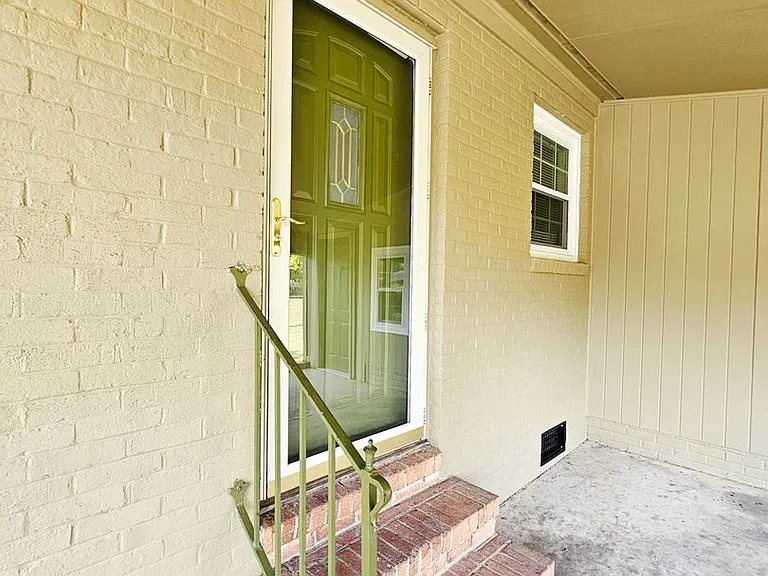 7526 Bridgeman Dr — Photo 3
