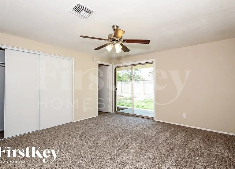 3826 W Griswold Rd — Photo 8