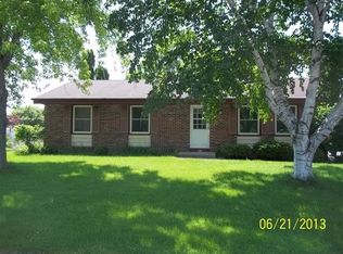 101 Mayfair Dr, Saukville, WI 53080