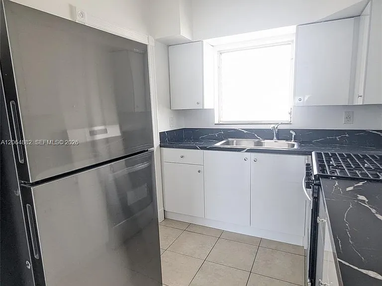 7805 Crespi Blvd #4 — Photo 8