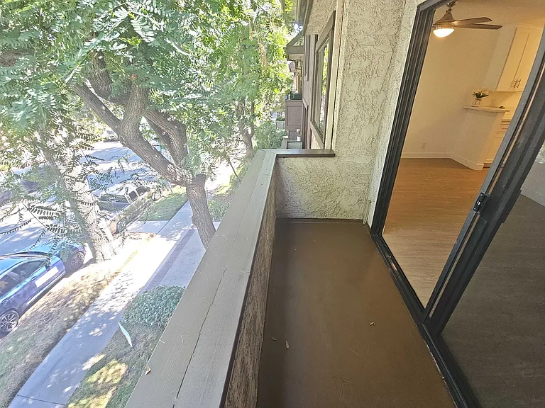 Coldwater Canyon Ave — Photo 20
