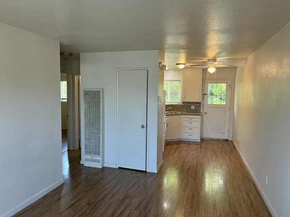 218 College Ave APT 10, Modesto, CA 95350