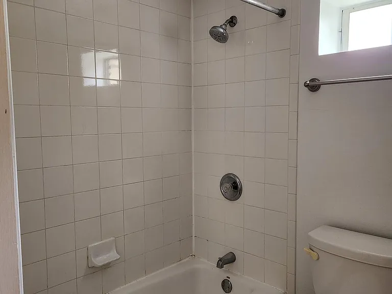 206 E 34th St #C — Photo 11