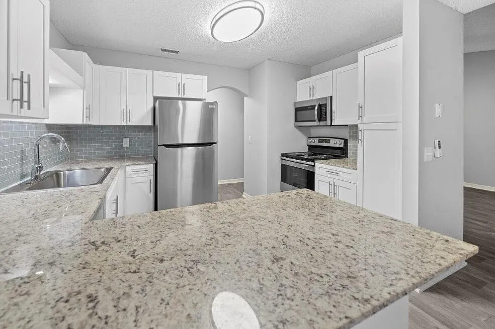 Indian Hills Apartments — Photo 2