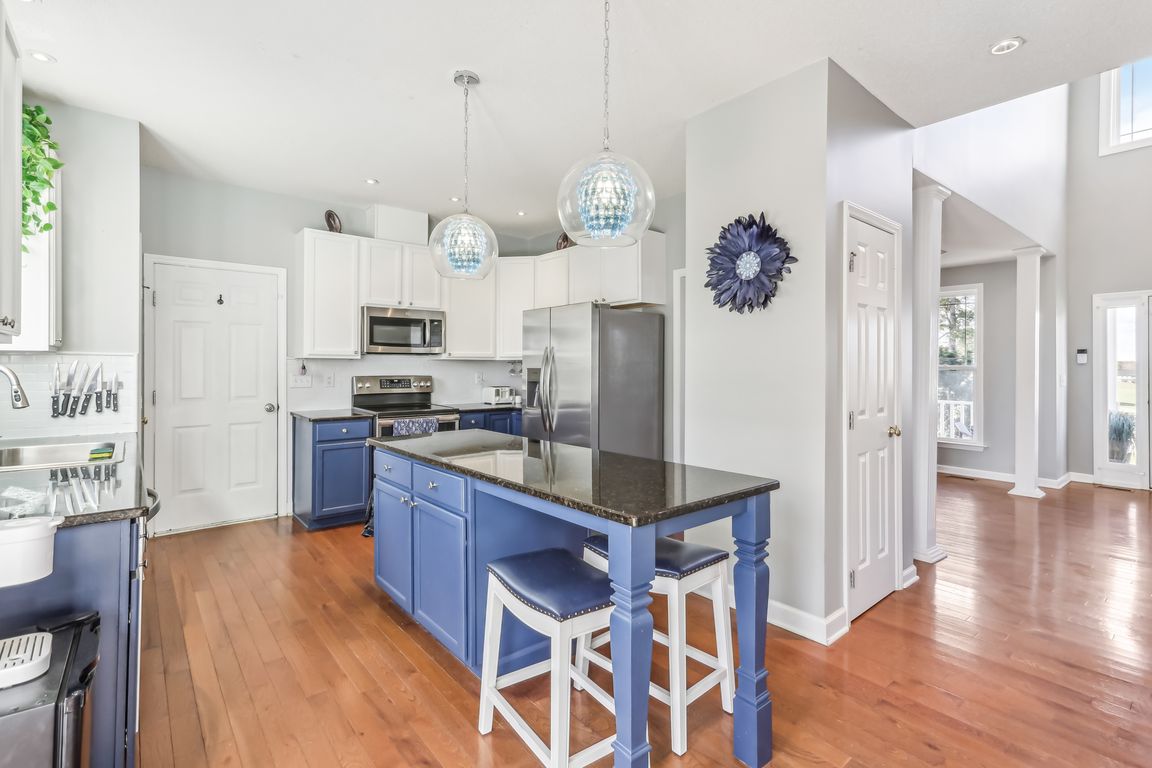 Riverwood Dr-018.jpg