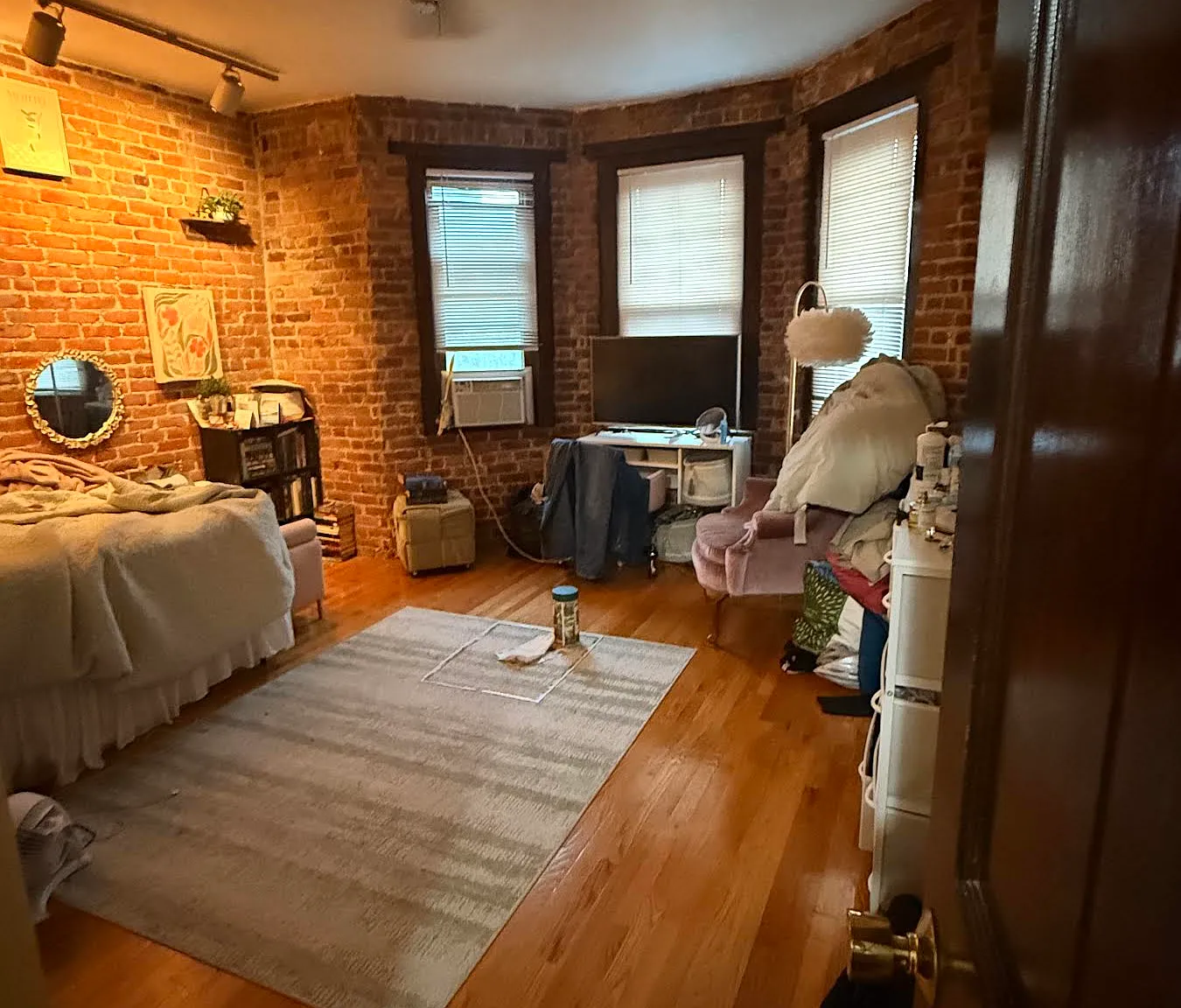 3 bed, 1100 sqft, $3,900 — Photo 1