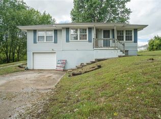 207A N 9th St, Odessa, MO 64076